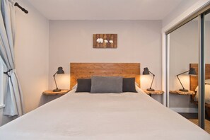 2 bedrooms, iron/ironing board, WiFi