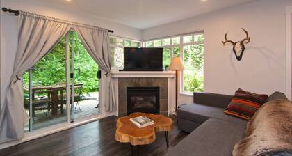 Whistler Hide-away: A real treasure, beautifully renovated, peaceful private setting