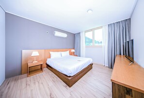 Blackout curtains, soundproofing, free WiFi