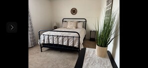 3 bedrooms, desk, iron/ironing board, free WiFi