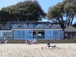 In Strandnähe, Liegestühle