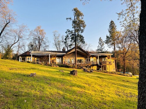 80-acre Mountaintop Villa with Spectacular Views