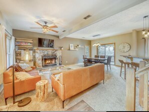 Een smart-tv en een open haard