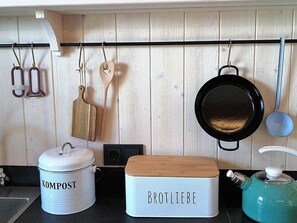 Unclassified image, 5 of 31, button