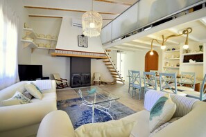 TV, fireplace