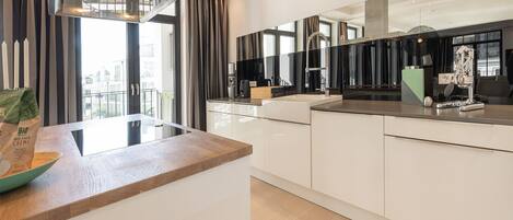 Refrigerador, microondas, horno, lavavajillas