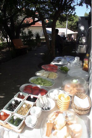 A buffet table with various food items and condiments. - Umut Denizi Konukevi (Bozcaada)