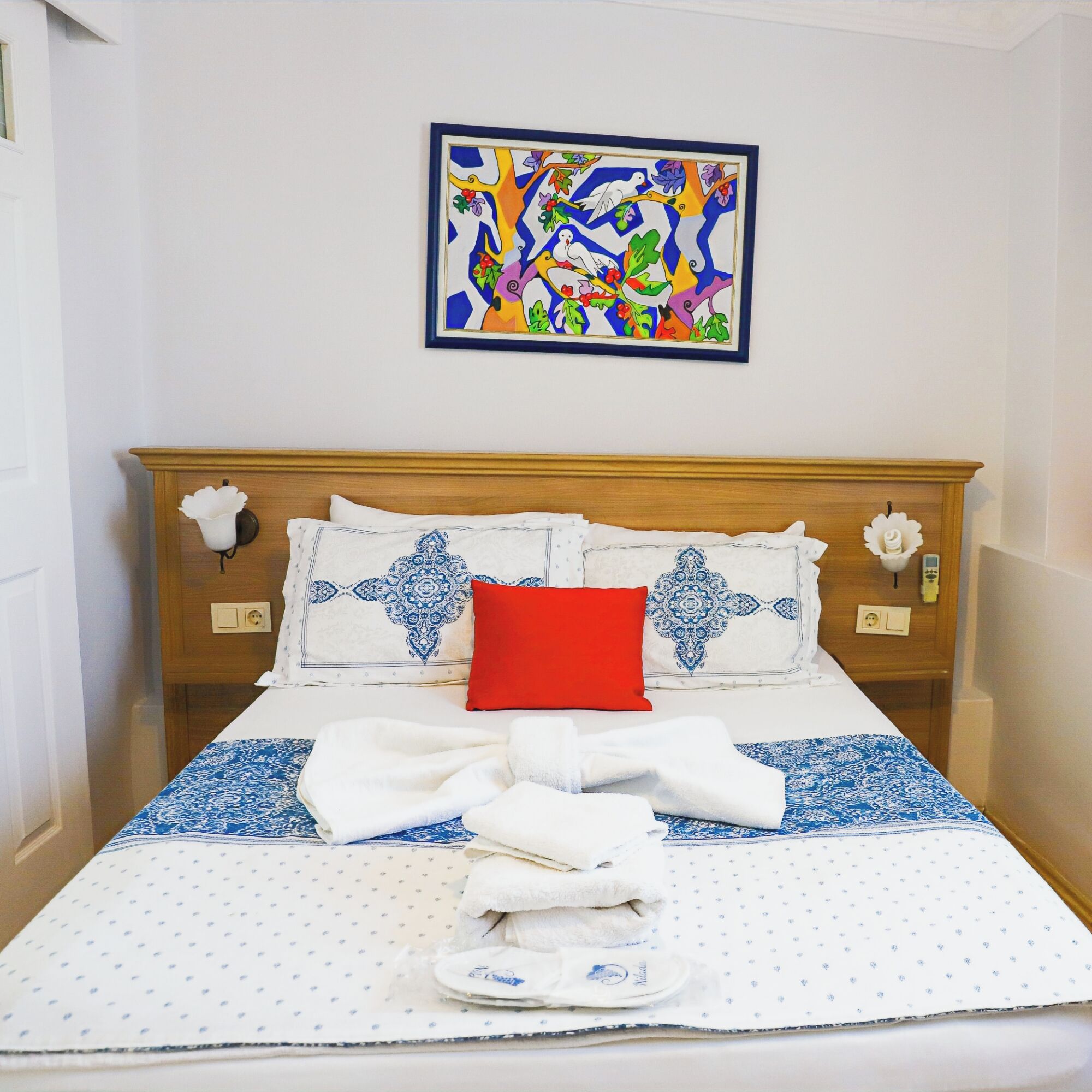 Minibar y ropa de cama 