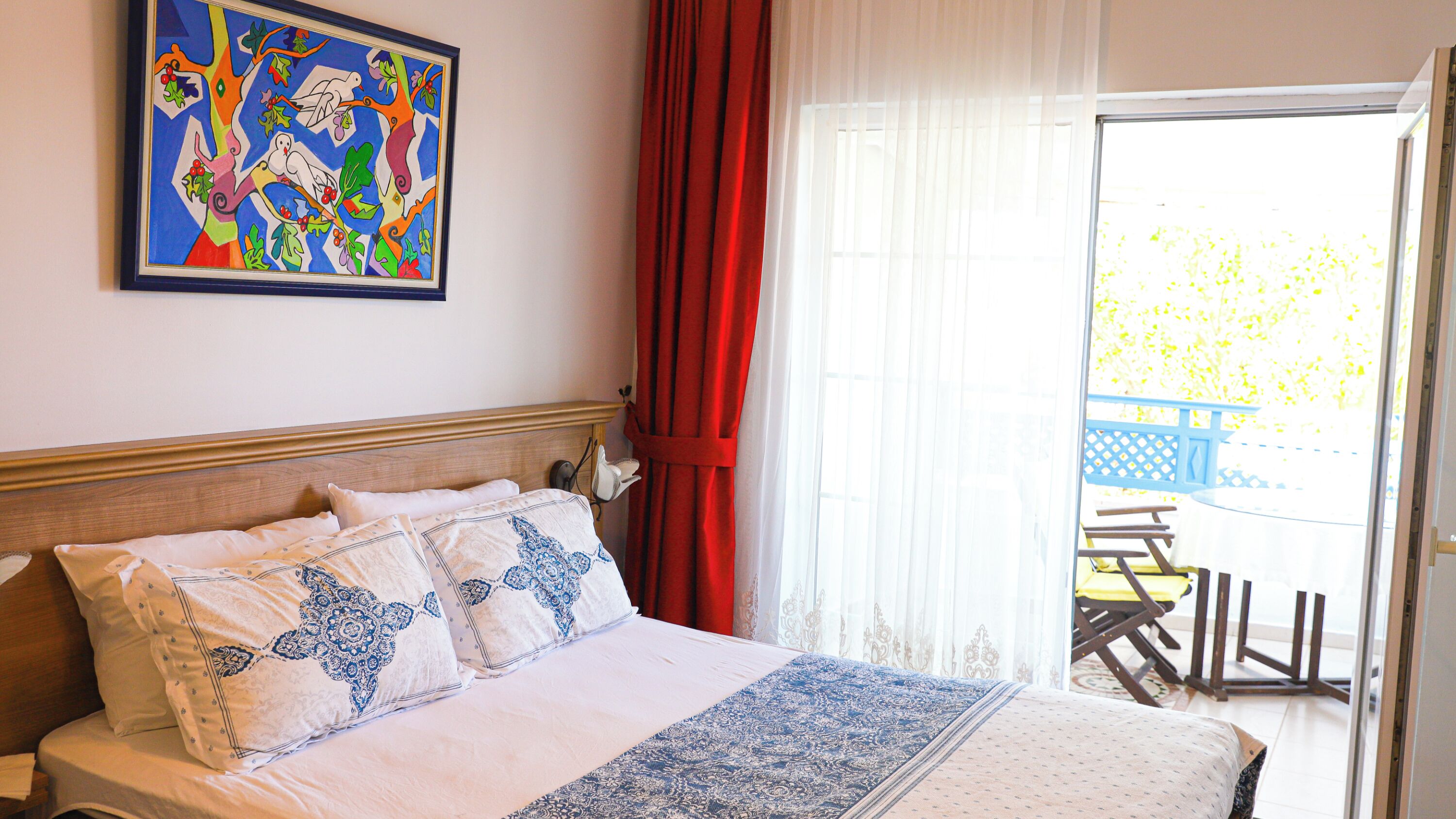 Minibar y ropa de cama 