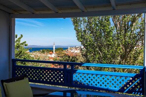 Comfort Room | Minibar, bed sheets - Umut Denizi Konukevi (Bozcaada)