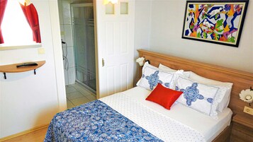 Standard Room | Minibar, bed sheets