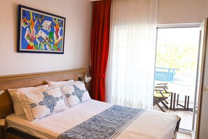 Comfort Room | Minibar, bed sheets - Umut Denizi Konukevi (Bozcaada)