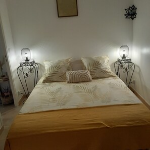 1 soverom, strykejern/-brett, wi-fi (inkludert) og sengetøy