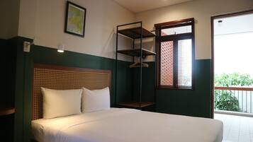 Quarto casal standard | Espaço de trabalho para notebook, quartos à prova de som