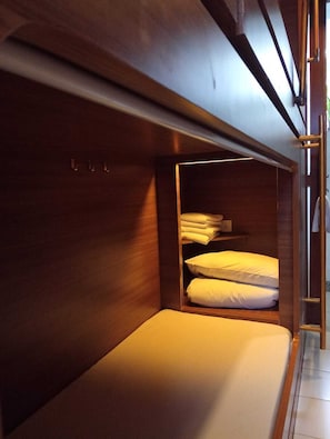 Family Quadruple Room | Laptop workspace, soundproofing, free WiFi, bed sheets
