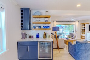 Smart TV, books, stereo