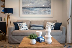 Smart-TV, Bücher, Stereoanlage