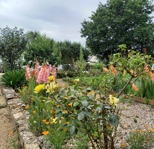 Jolie maison neuve, très bien exposée, au calme, jardin, terrasse.