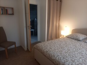 3 chambres, fer et planche à repasser, lit parapluie, Wi-Fi gratuit