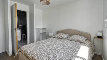 3 bedrooms, iron/ironing board, travel cot, free WiFi