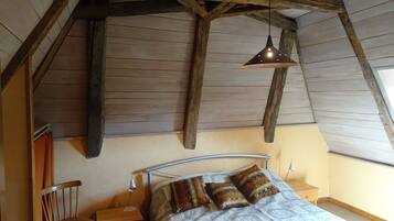 2 sovrum, strykjärn/strykbräda och sängkläder