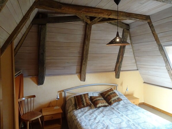 2 chambres, fer et planche à repasser, literie fournie