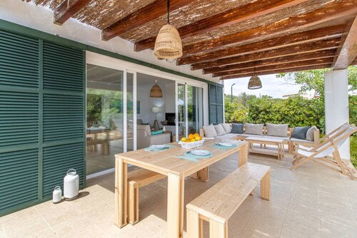 Villa Himala, Modern villa, Free AC/WiFi, Smart TV