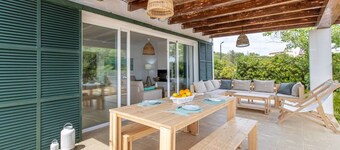 Villa Himala, Modern villa, Free AC/WiFi, Smart TV