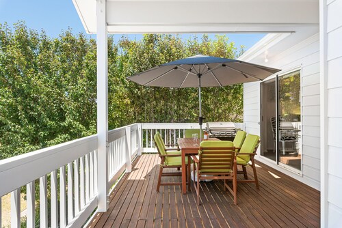 Chloe's Place ~ Aldinga Beach - Airy Family Abode Overlooking a Reserve