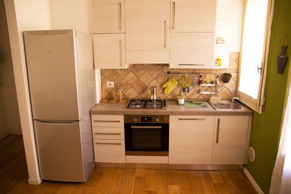 Private kitchen - GetTheKey Duse Apartament (Bologna)