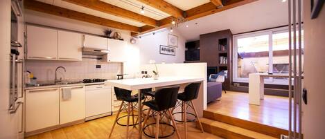 Réfrigérateur, four, plaque de cuisson, lave-vaisselle