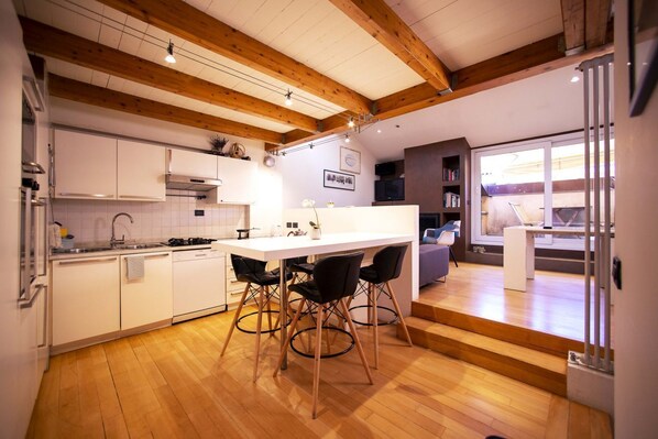 Fridge, oven, stovetop, dishwasher - GetTheKey Borgo Suite (Bologna)