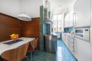 Fridge, stovetop, dishwasher, coffee/tea maker - GetTheKey appartamento Quadrilatero (Bologna)