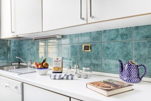 Fridge, stovetop, dishwasher, coffee/tea maker - GetTheKey appartamento Quadrilatero (Bologna)