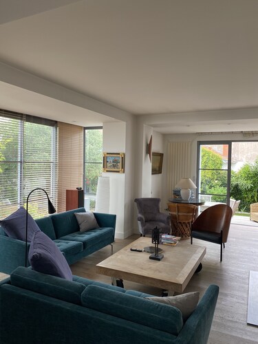 LARGE VILLA WITH GARDEN IN DOWNTOWN LA ROCHELLE FOR 8 PEOPLE