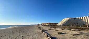 Calm studio for 4 near the beach, private parking