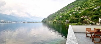 Are you looking for a unique holiday home that offers a breathtaking view of Lake Como? Look no further than this gorgeous condo located right on the beach! With all the facilities needed for a comfortable stay, including air conditioning, wifi, indoor p