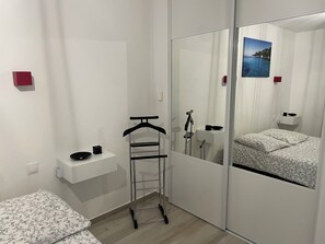 2 bedrooms, iron/ironing board, free WiFi, bed sheets