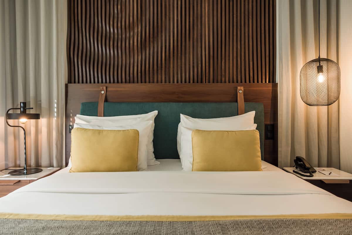 Family Room (Superior) | 1 bedroom, minibar, in-room safe, desk