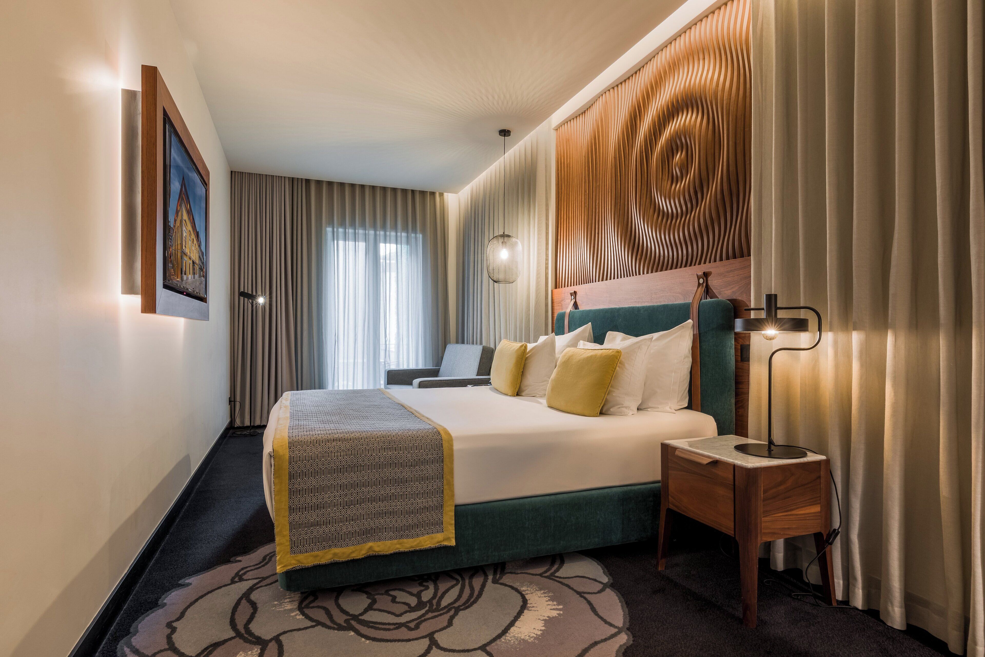 Family Room (Superior) | Minibar, in-room safe, desk, soundproofing