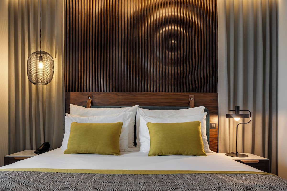 Classic Twin Room | 1 bedroom, minibar, in-room safe, desk
