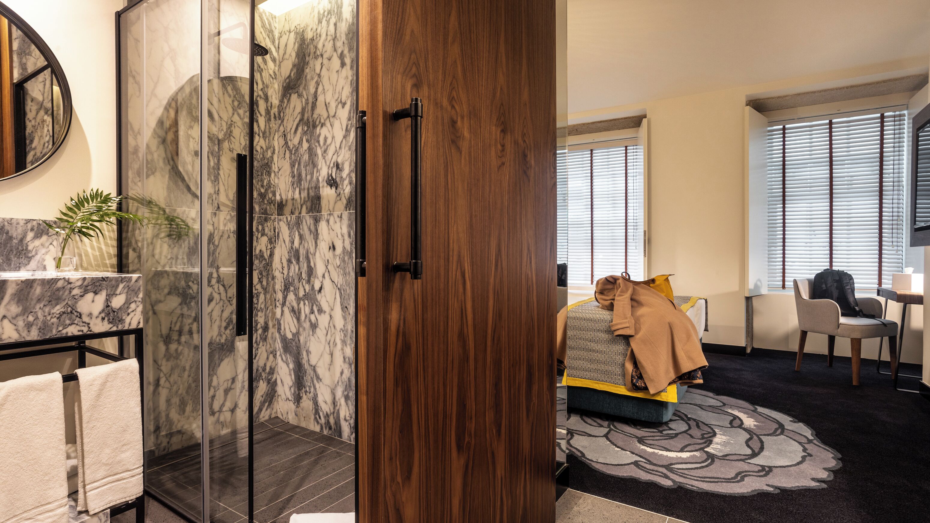 classic twin room | 1 bedroom, minibar, in-room safe, desk