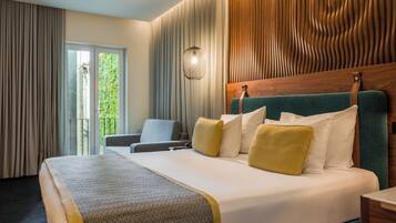 Quarto família (Superior) | Frigobar, cofres nos quartos, escrivaninha, quartos à prova de som