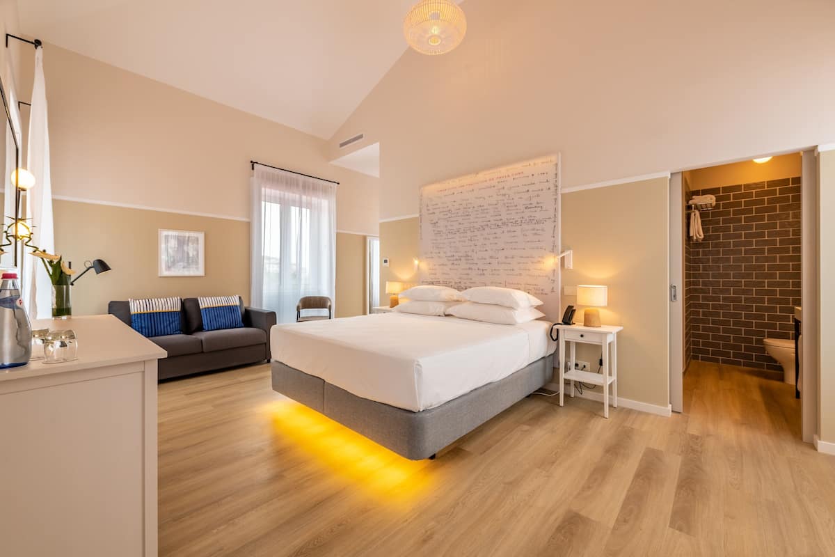 Literie de qualité supérieure, matelas mémoire de forme, minibar