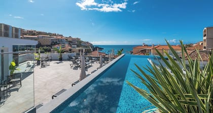 Pestana Fisherman Village