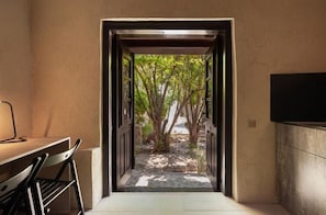 Deluxe-studio | Vauvansängyt, ilmainen Wi-Fi, vuodevaatteet