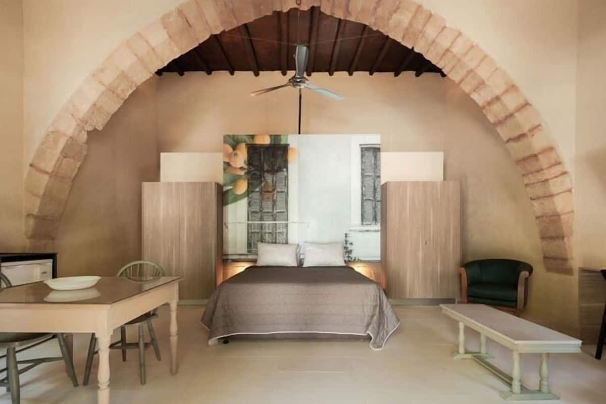 Superior Studio | Cribs (surcharge), WiFi (free), bed sheets