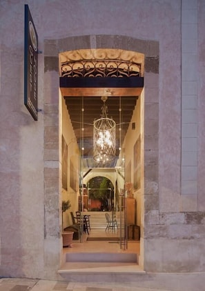 Majoituspaikan sisäänkäynti