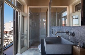 Double Room | Bathroom | Shower, rainfall showerhead, hair dryer, towels - Casa Mespilea (Paphos)