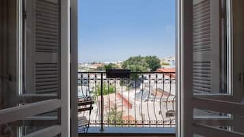 Double Room | 1 bedroom, cots/infant beds, free WiFi, bed sheets